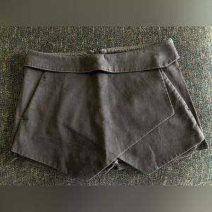 Women’s Aritzia skort